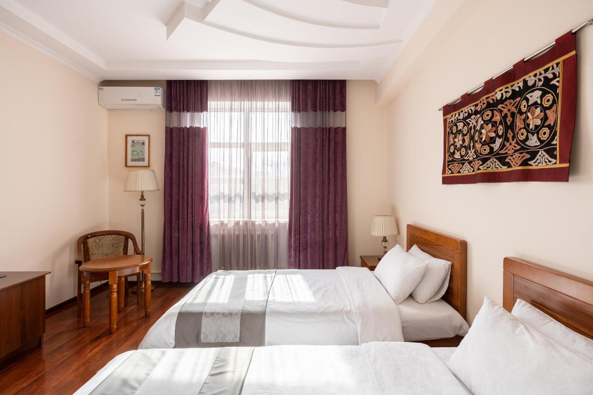 Soluxe Hotel Bishkek Exterior foto