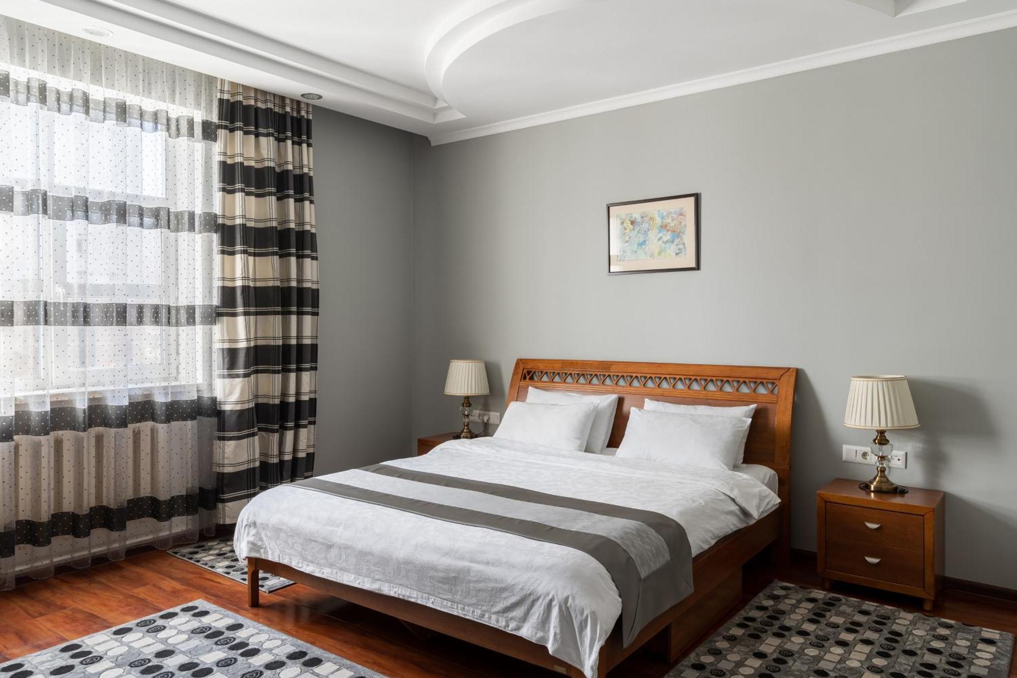 Soluxe Hotel Bishkek Exterior foto