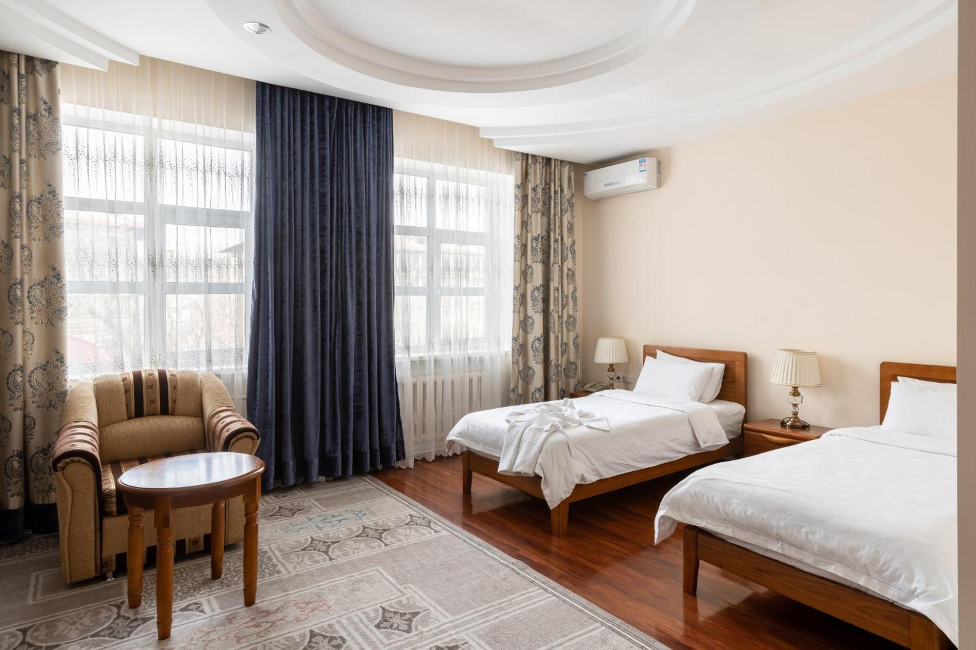 Soluxe Hotel Bishkek Exterior foto