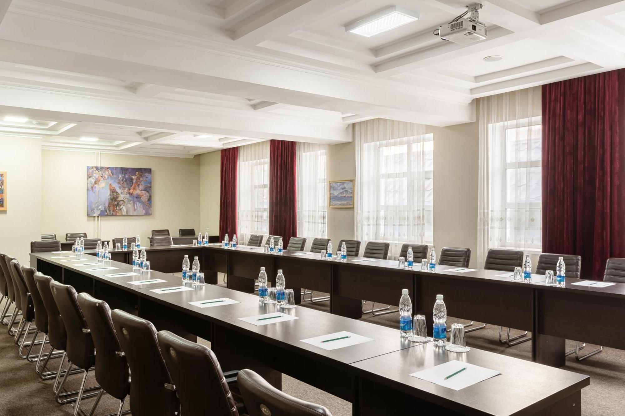 Soluxe Hotel Bishkek Exterior foto