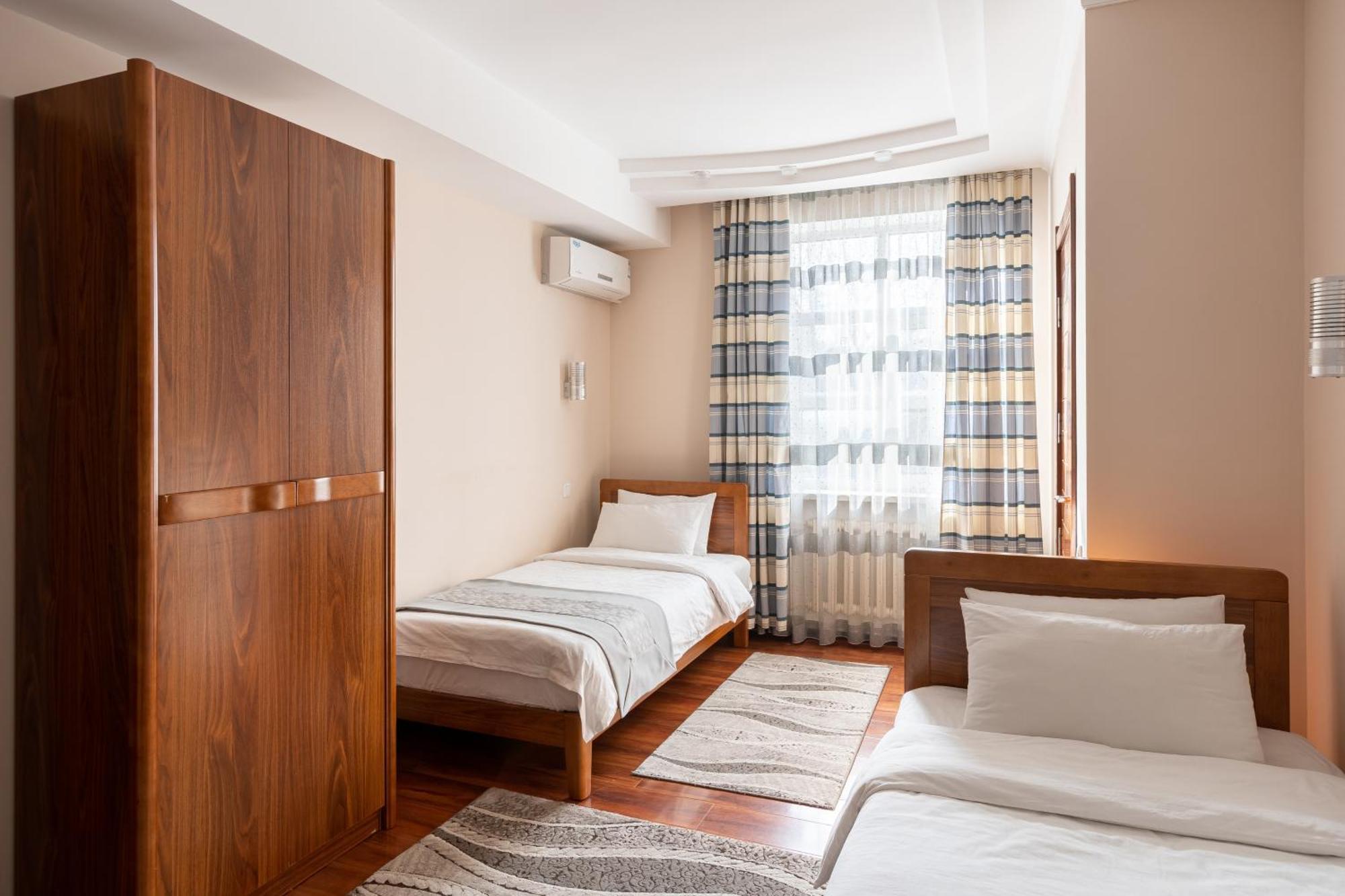 Soluxe Hotel Bishkek Exterior foto
