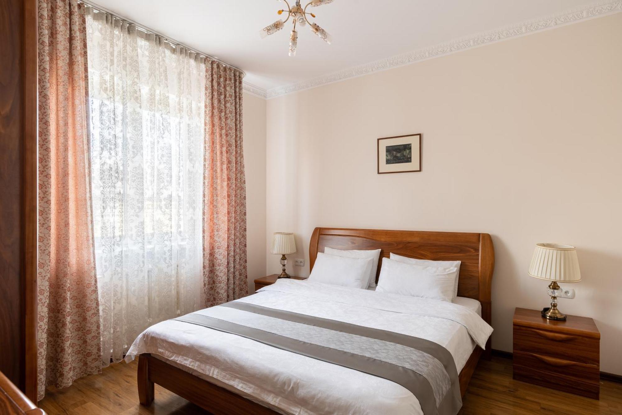 Soluxe Hotel Bishkek Exterior foto