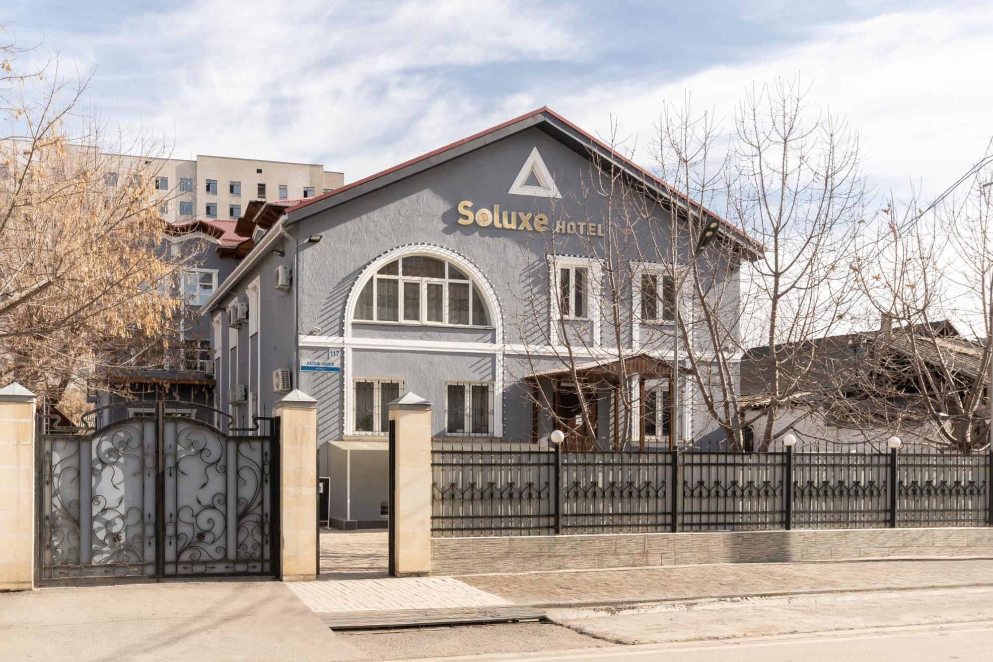 Soluxe Hotel Bishkek Exterior foto