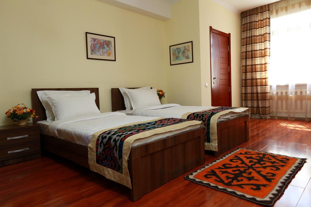 Soluxe Hotel Bishkek Exterior foto