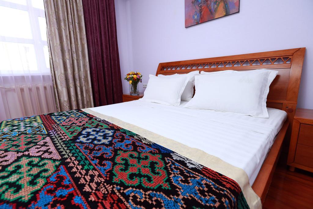Soluxe Hotel Bishkek Habitación foto