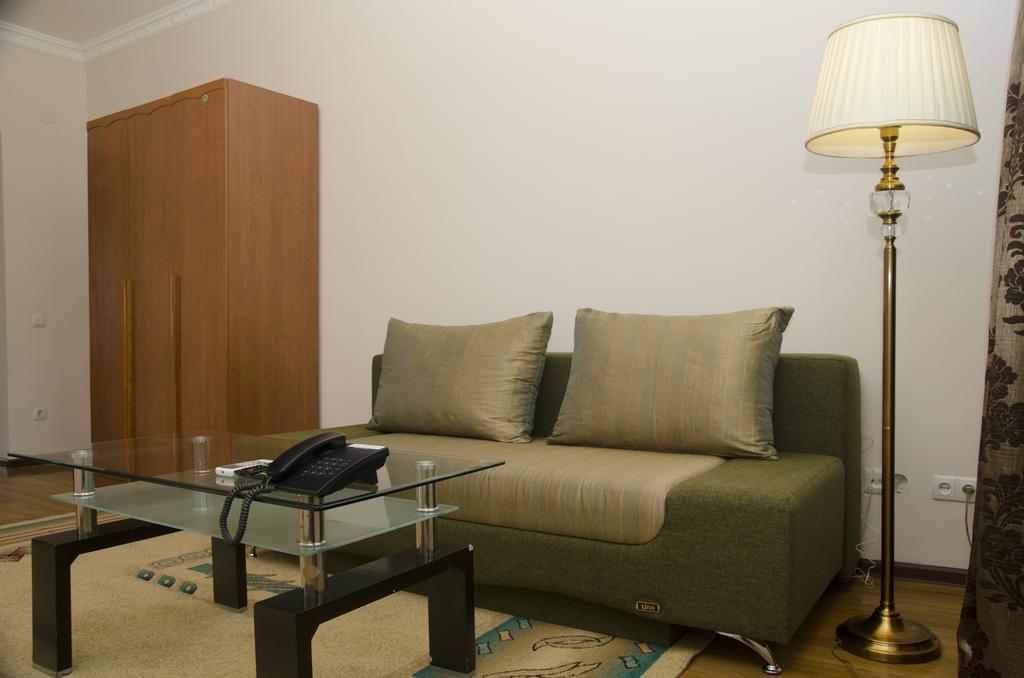 Soluxe Hotel Bishkek Exterior foto